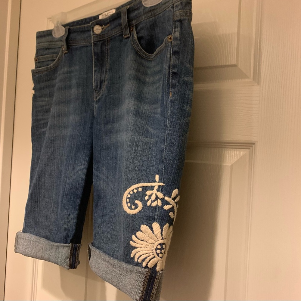Jean shorts: White House Black Market Blue Denim with White Embroidery - Picture 4 of 6